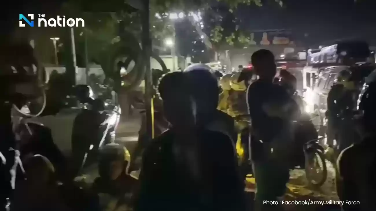 カンボジア人は火曜日の夜にポイペトから避難したが、タイ人の渡航は制限された。