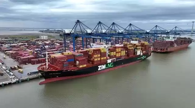 ベトナムの貿易額が初めて9000億米ドルを超える