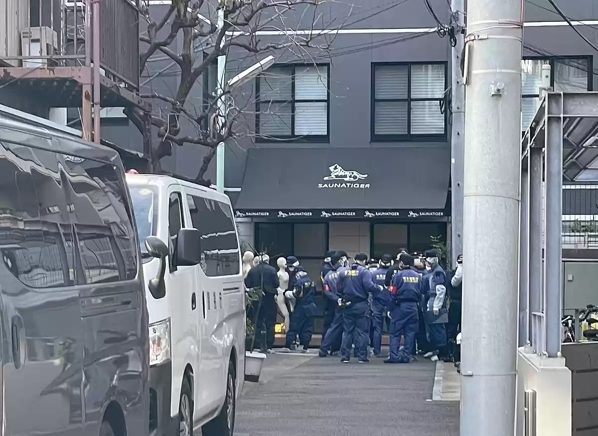 警察、東京のサウナ経営者を悲劇的な死で捜査 1週間前