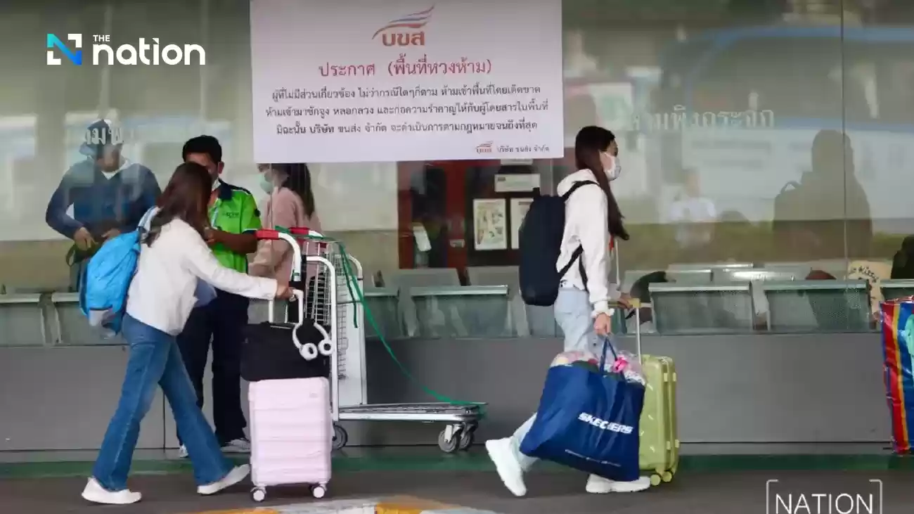 新年の休暇が終了し、旅行者がバンコクに戻る